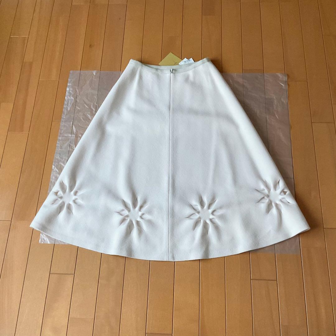 【専用です】★シビラ★花柄カットワークウールフレアスカート ミモレ丈　新品未使用