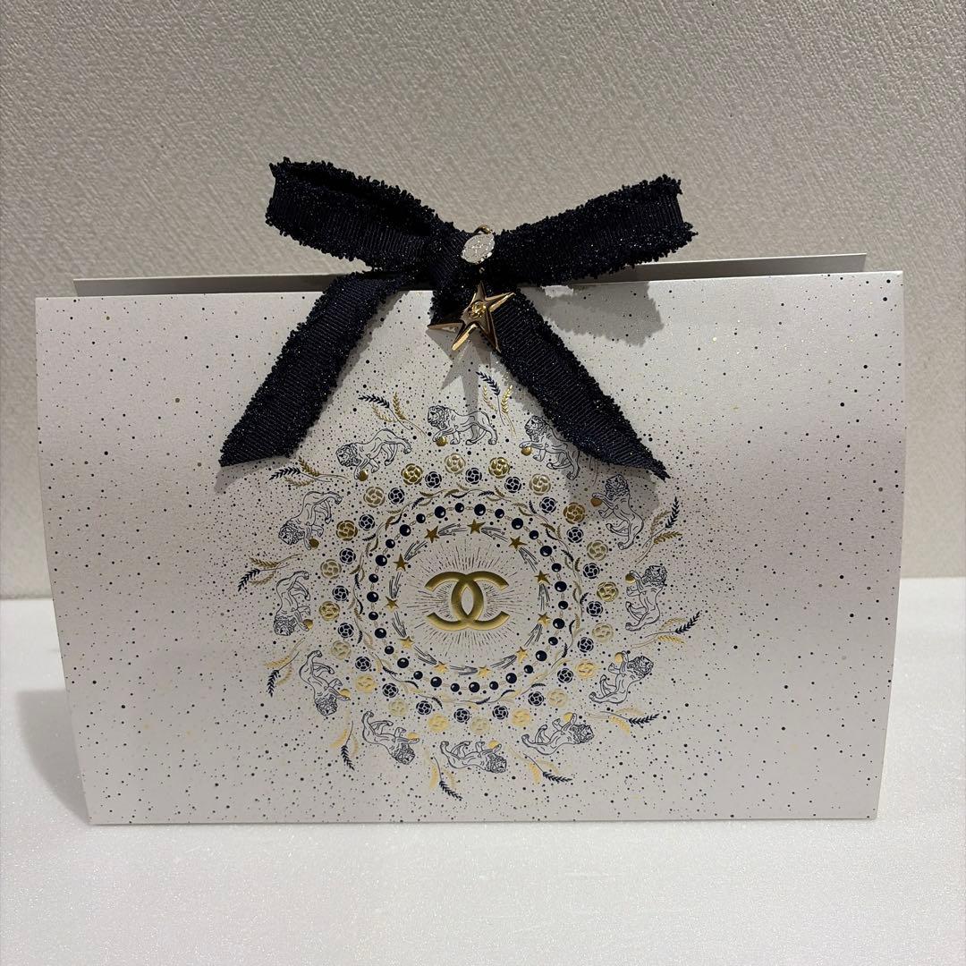シャネル（CHANEL）2025年ホリデー限定ギフトボックス　新品ショッパー付き