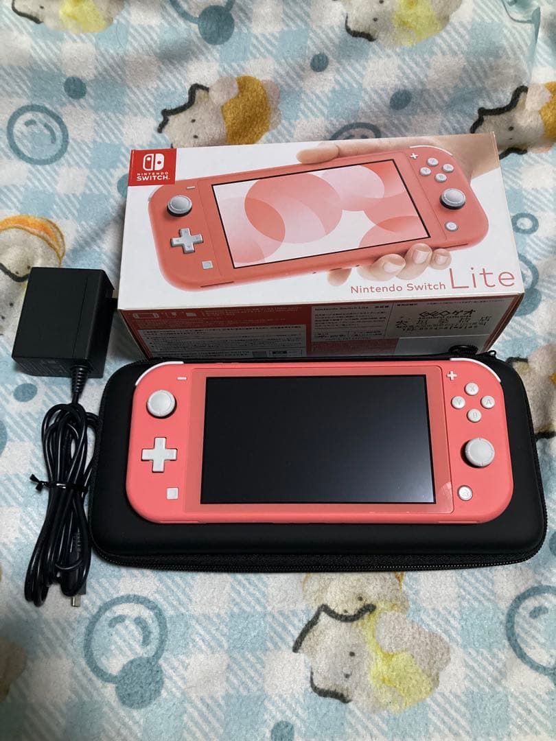ニンテンドースイッチ ライト 本体 コーラル 付属品あり（比較的美品）