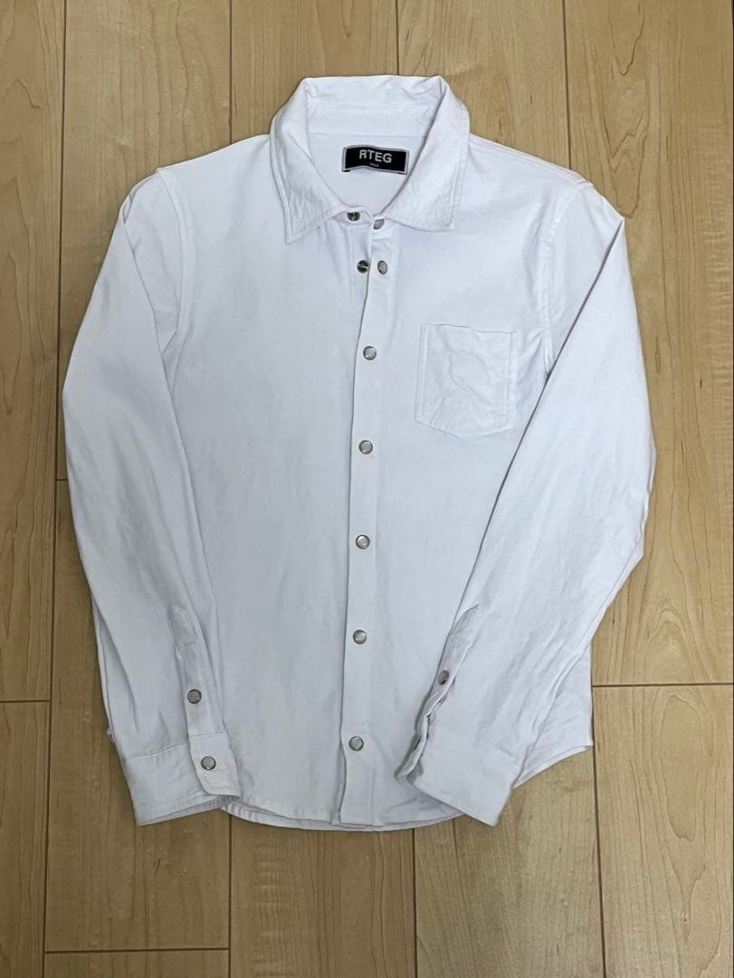 iceking着用　アダムスジャグラー 白シャツ