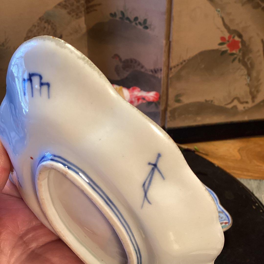 A921 古伊万里　金襴手　人物宝尽紋様　丸紋に唐草　菱形輪花皿　1枚