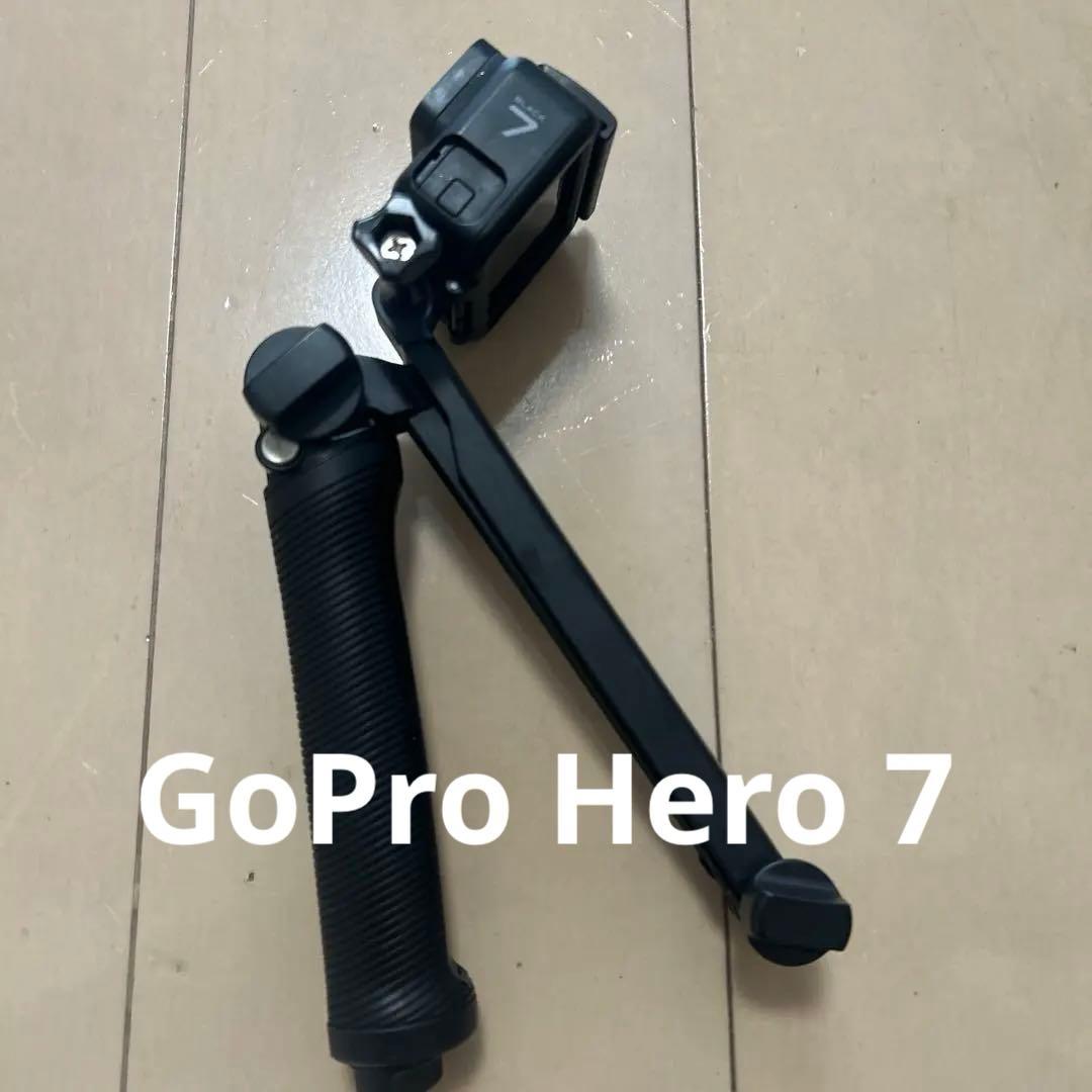 GoPro Hero7 本体と充電ケーブル