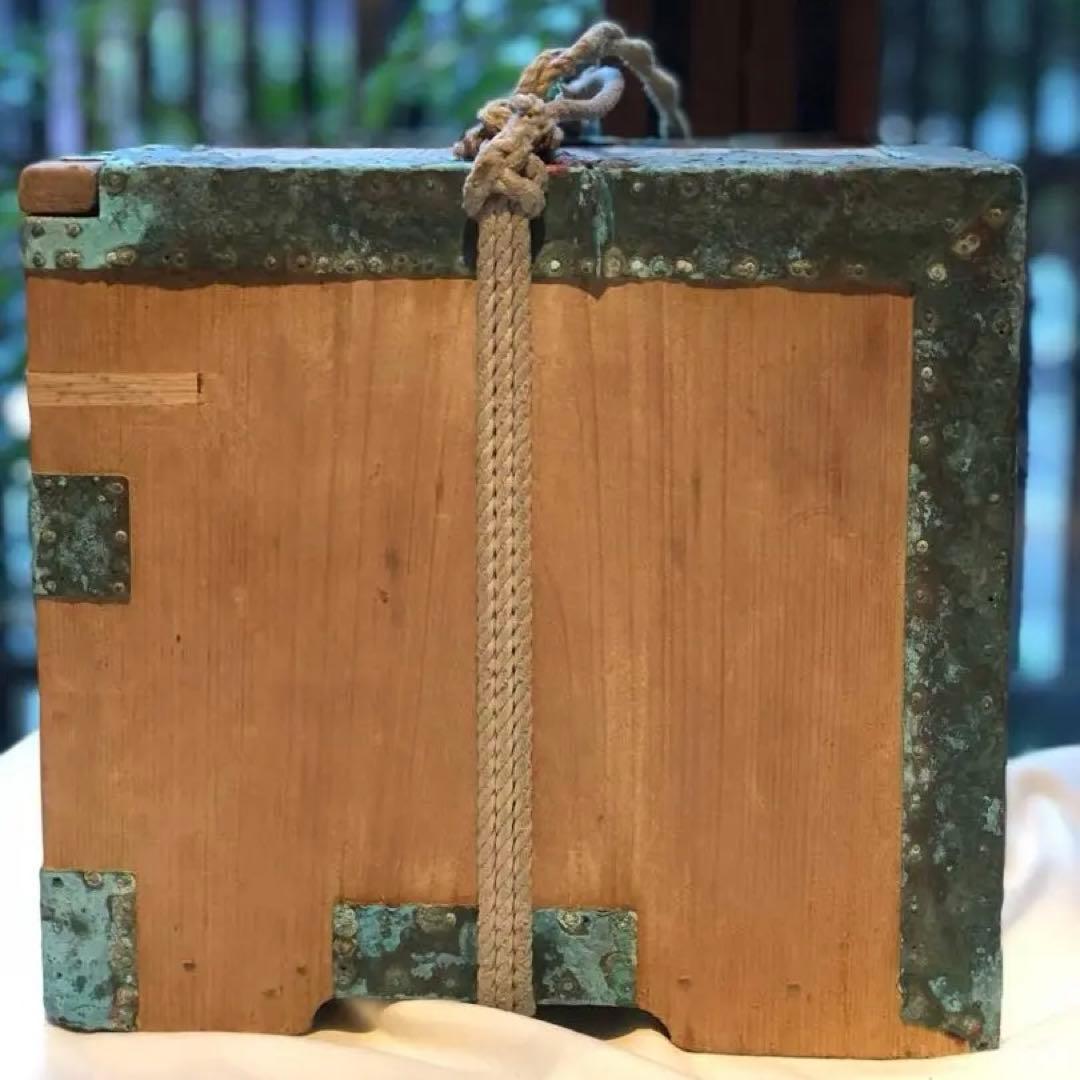 【懐かしさと風格を湛えた明治の品物】蓋付き引き出し木箱