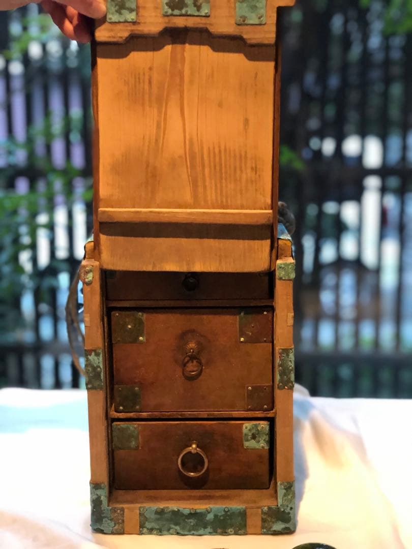 【懐かしさと風格を湛えた明治の品物】蓋付き引き出し木箱