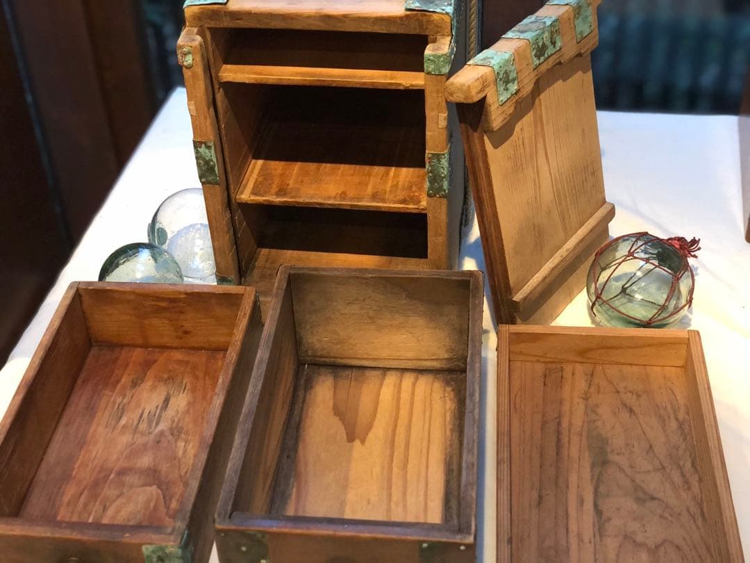 【懐かしさと風格を湛えた明治の品物】蓋付き引き出し木箱