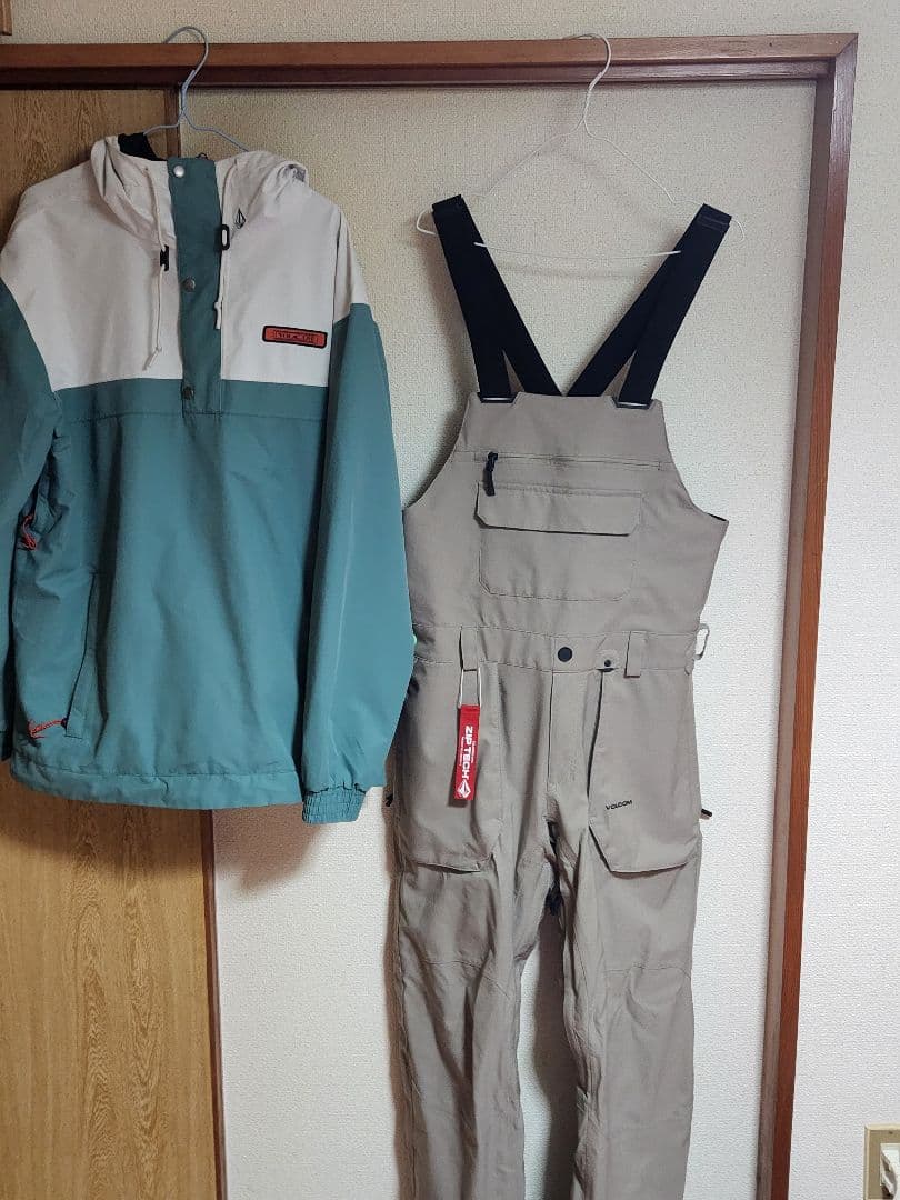 VOLCOM　ウェア、ビブパンツ、グローブ　Mサイズ