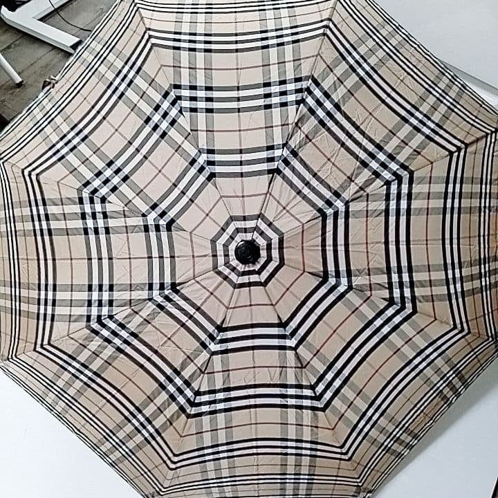 未使用級　バーバリー　雨傘　折りたたみ三つ折り　ノバチェック　自動　軽量傘袋付き