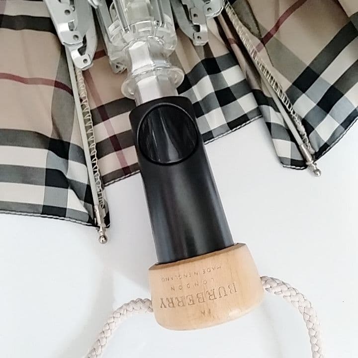 未使用級　バーバリー　雨傘　折りたたみ三つ折り　ノバチェック　自動　軽量傘袋付き
