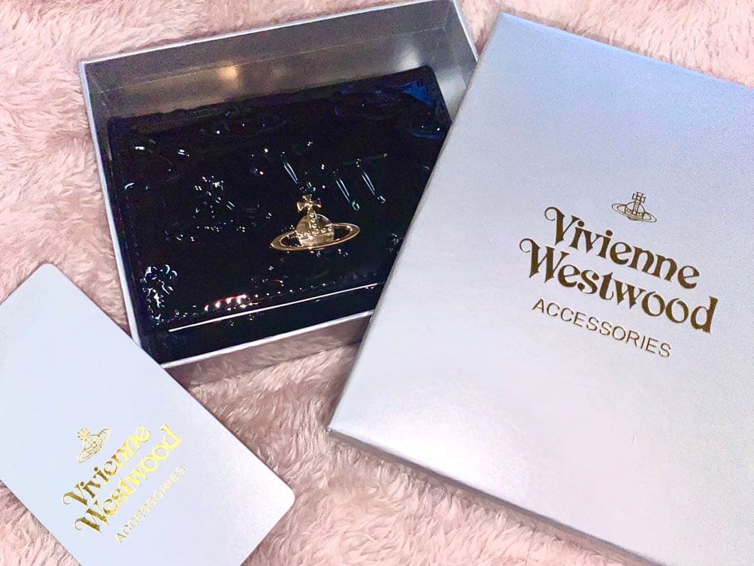 Westwood エナメル 黒 財布