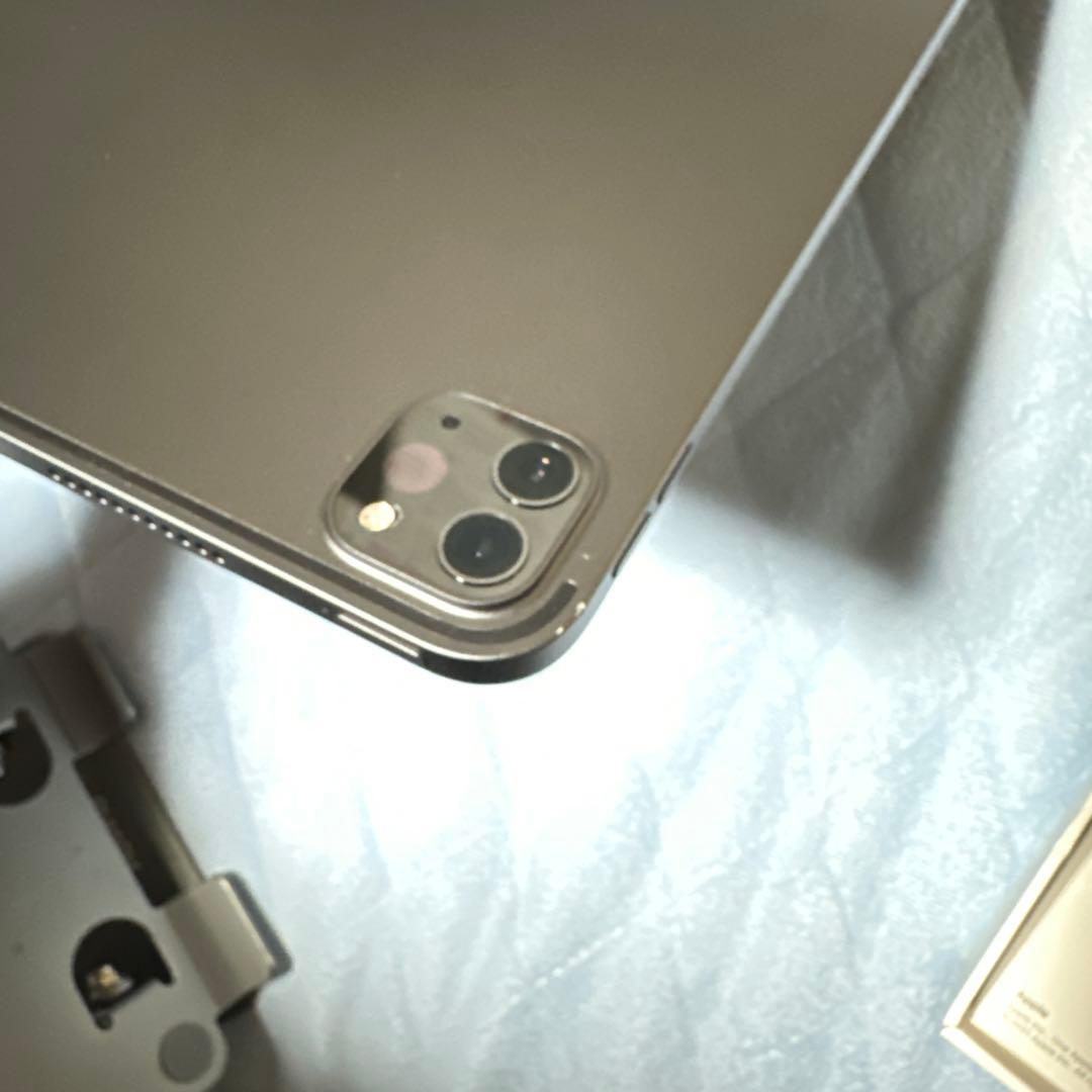 第5世代(M1) iPad Pro 12.9 512gb ケース付き