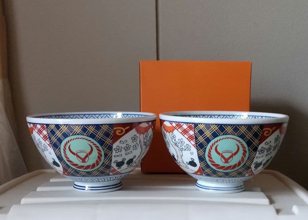 吉野家　牛丼並盛サイズ　金文字　　　　赤牛ロゴ