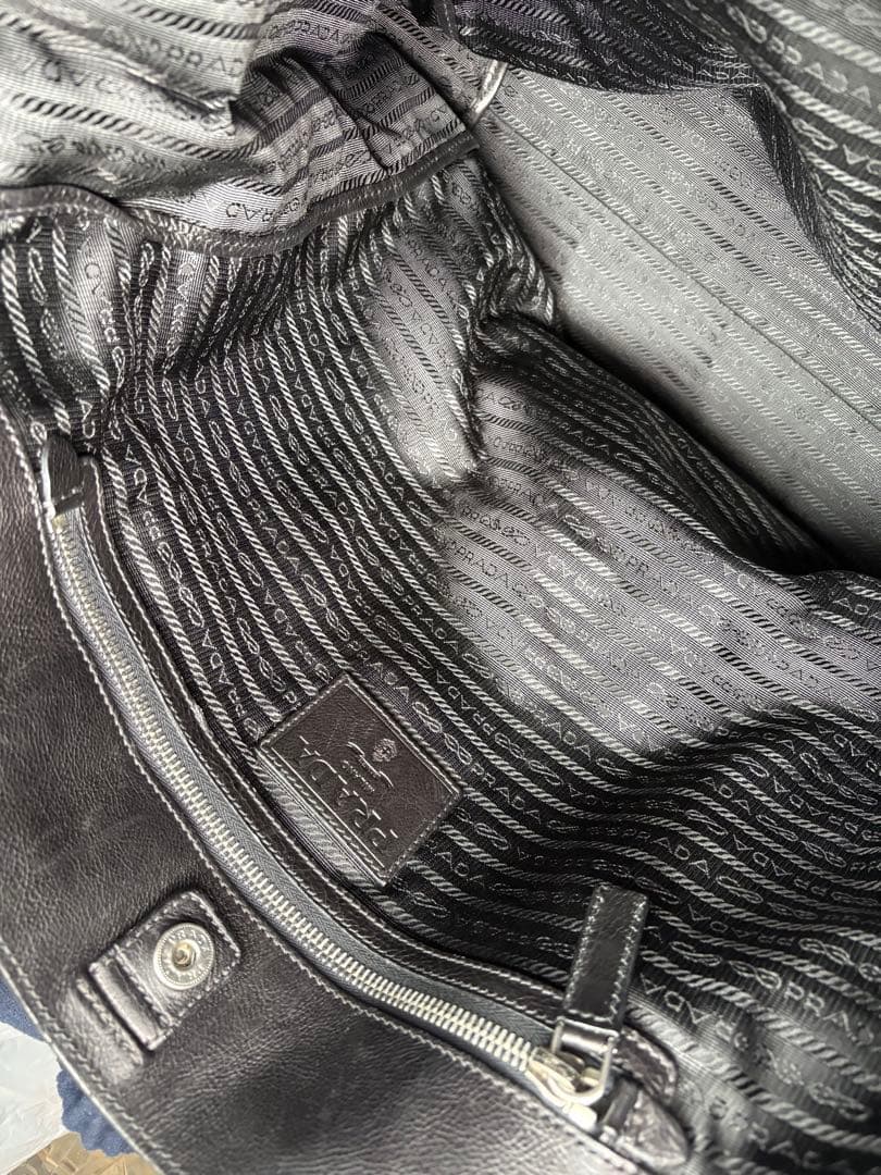 トモ0305　PRADA 黒レザートートバッグ