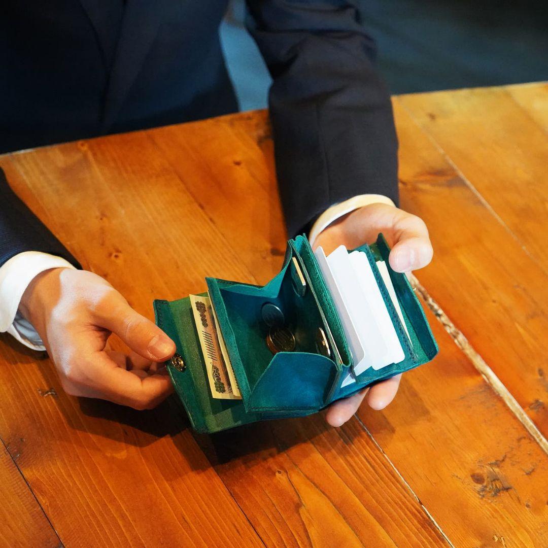 STUDIUM　スキットル　ブラック　コンパクト財布　カードが立つ箱型財布