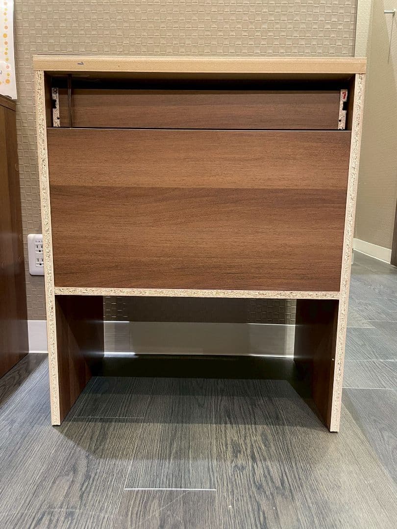 ダークブラウン 【パソコンデスク】コンセント、 引き出し付き ノリの付着有り