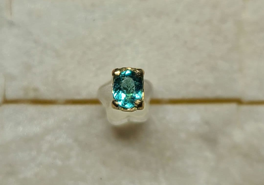 ピカピカネオンの煌めき!!★ブラジルバターリャパライバトルマリンピアス18金★