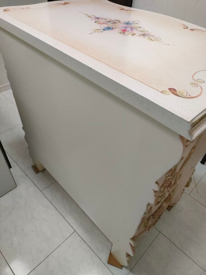 【strawberry様】ロココ調 収納家具 ガラス天板 四段チェスト