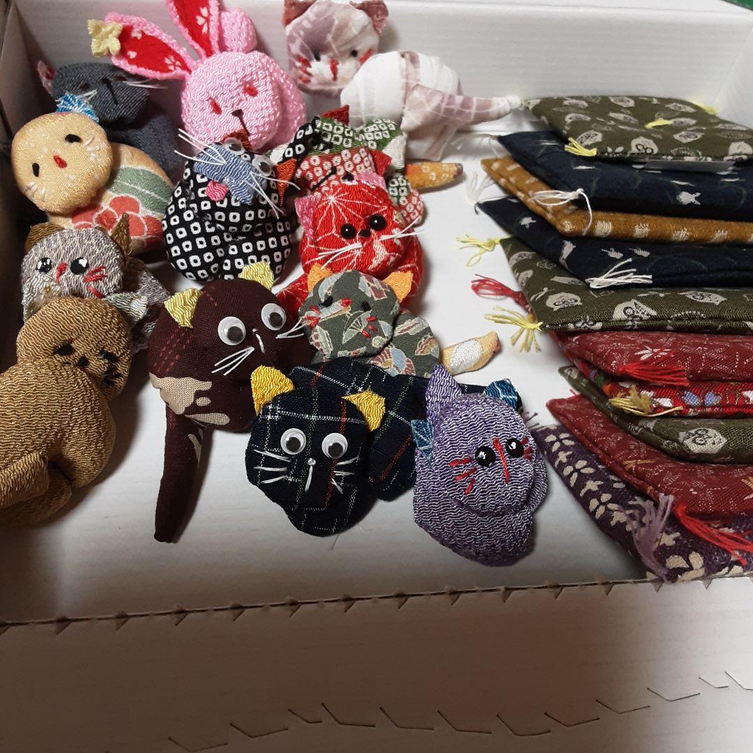 ちりめん飾り 13匹の猫ちゃんとうさぎちゃん ミニ座布団10枚 セット