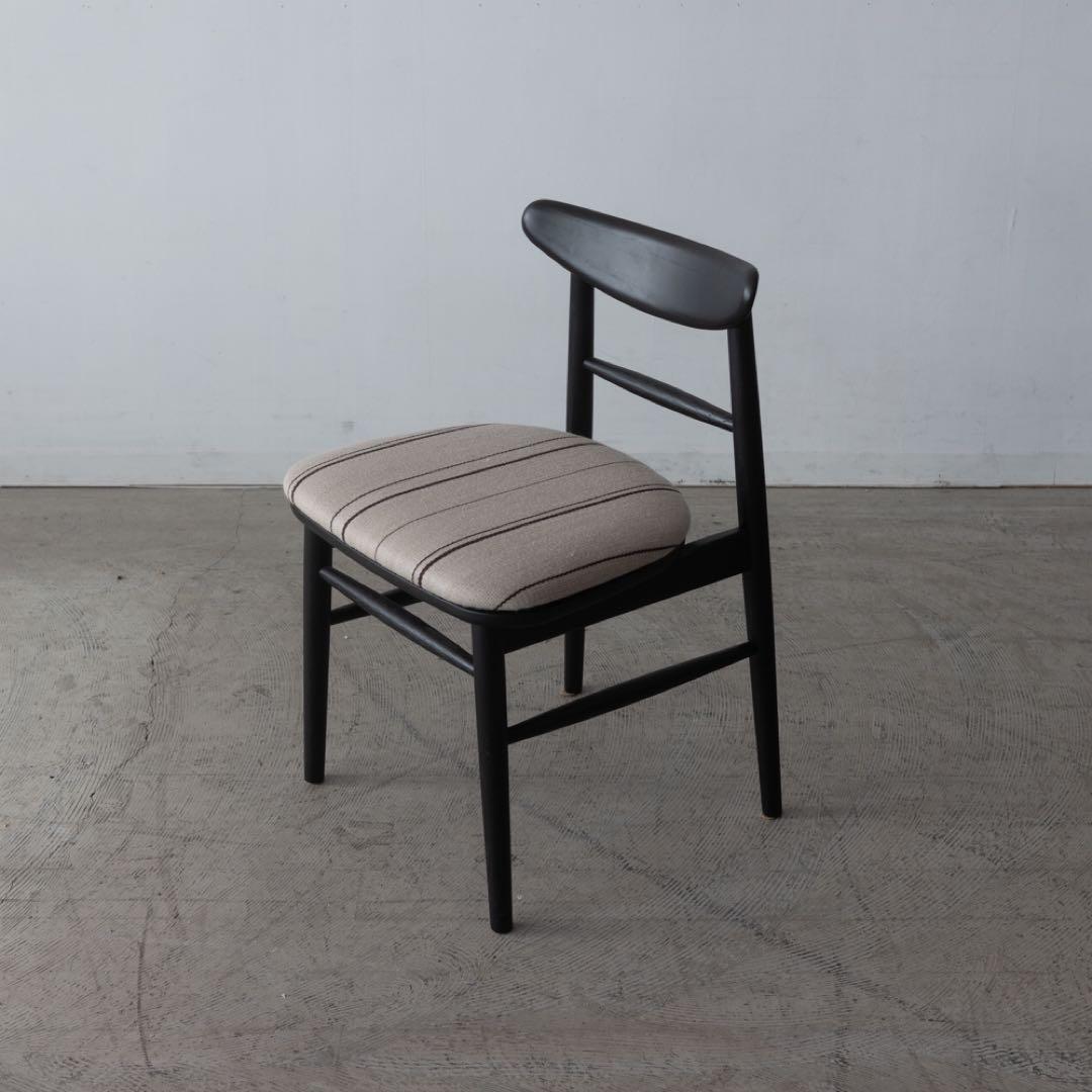 黒とグレーのストライプダイニングチェア