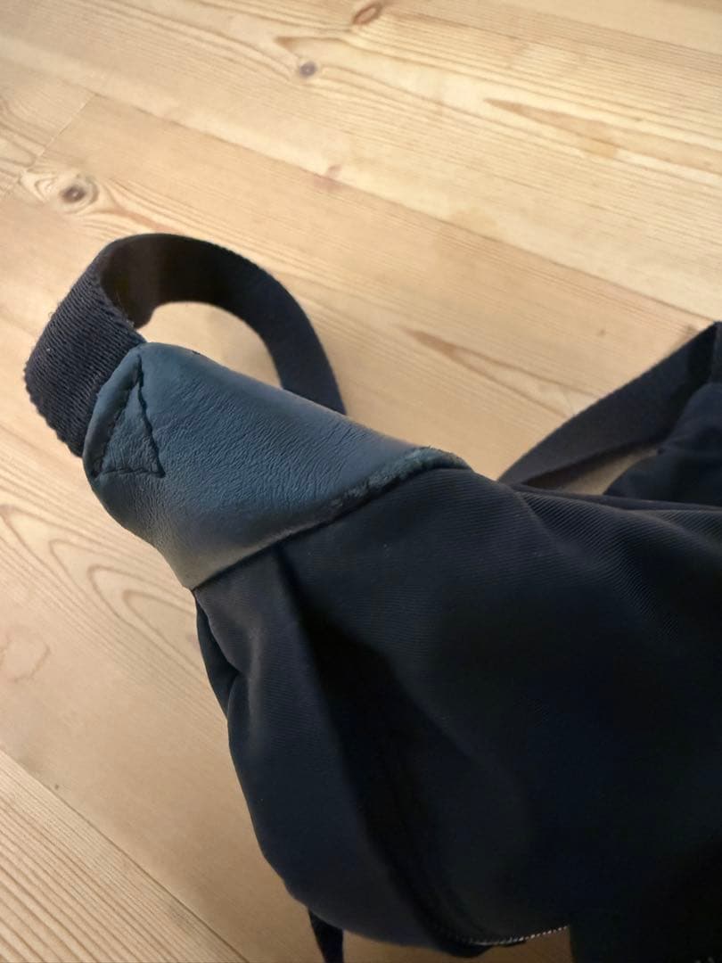 MONCLERモンクレール　ボディバッグ