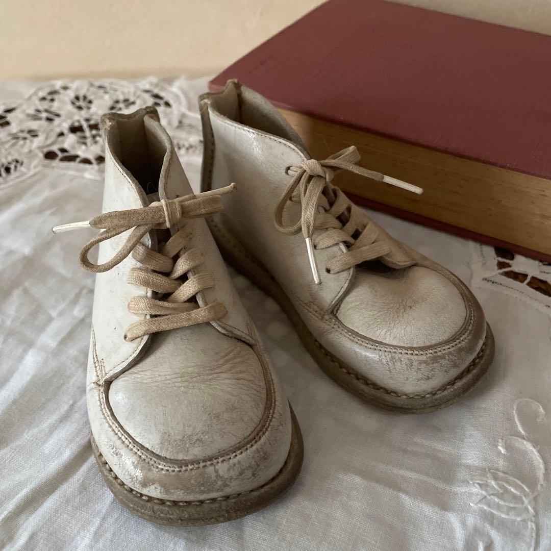 アンティーク　白い革のベビーシューズ