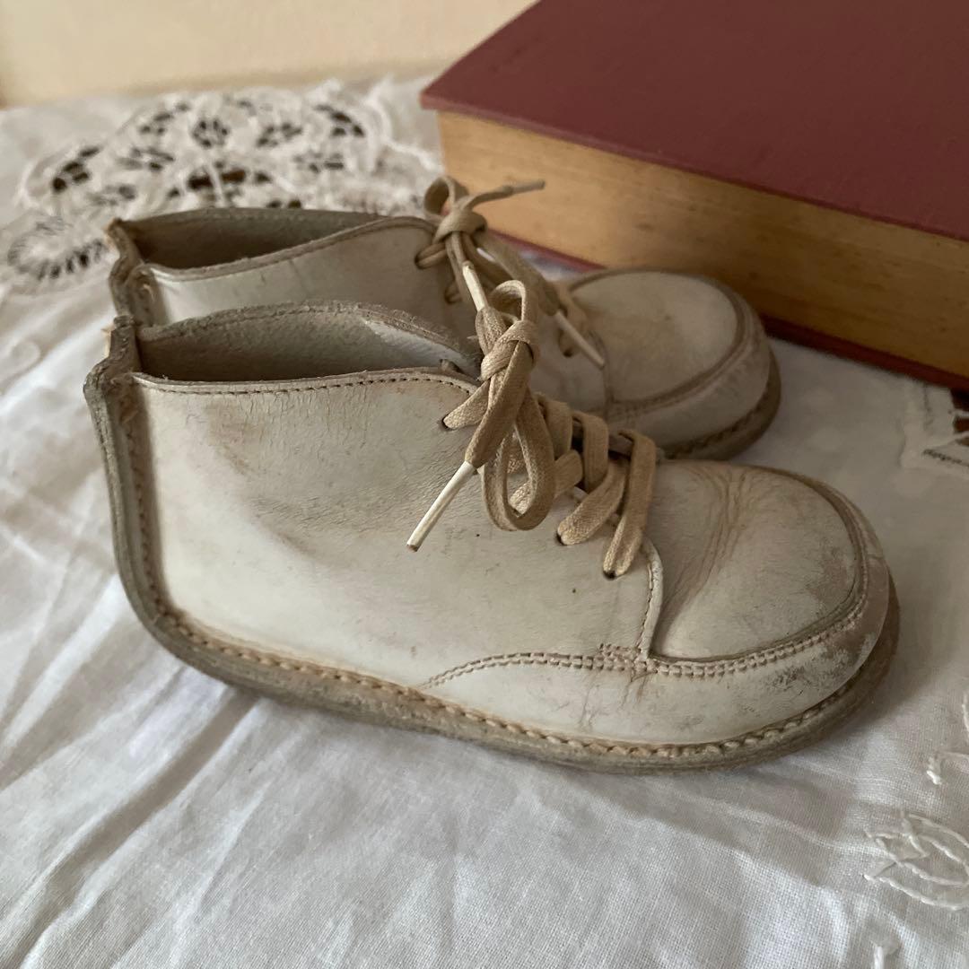 アンティーク　白い革のベビーシューズ