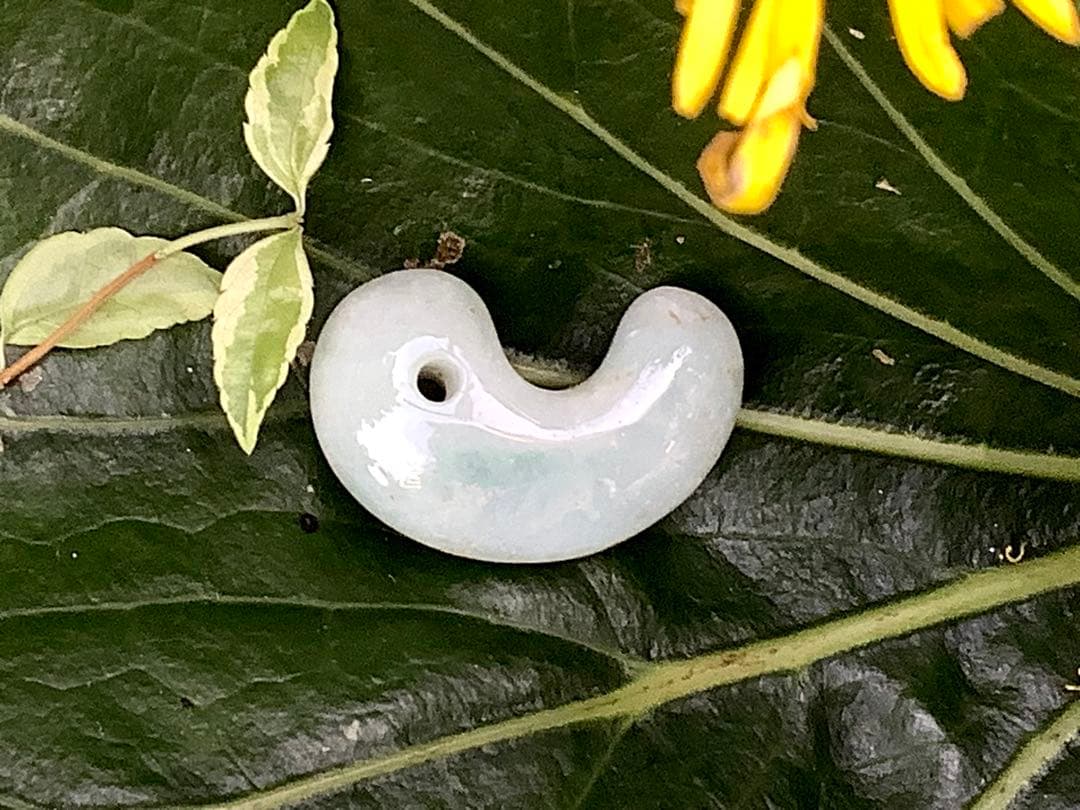 ✳吉祥開運　古代からの縁起良い糸魚川翡翠勾玉　本物ジェダイト‼️ 機械鑑定書付…