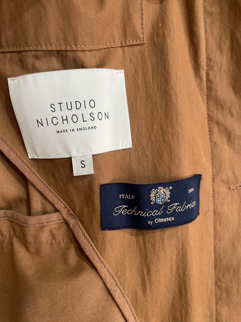 STUDIO NICHOLSON(スタジオニコルソン　コート