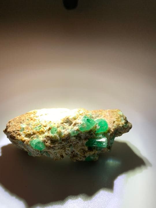 エメラルド原石　宝石