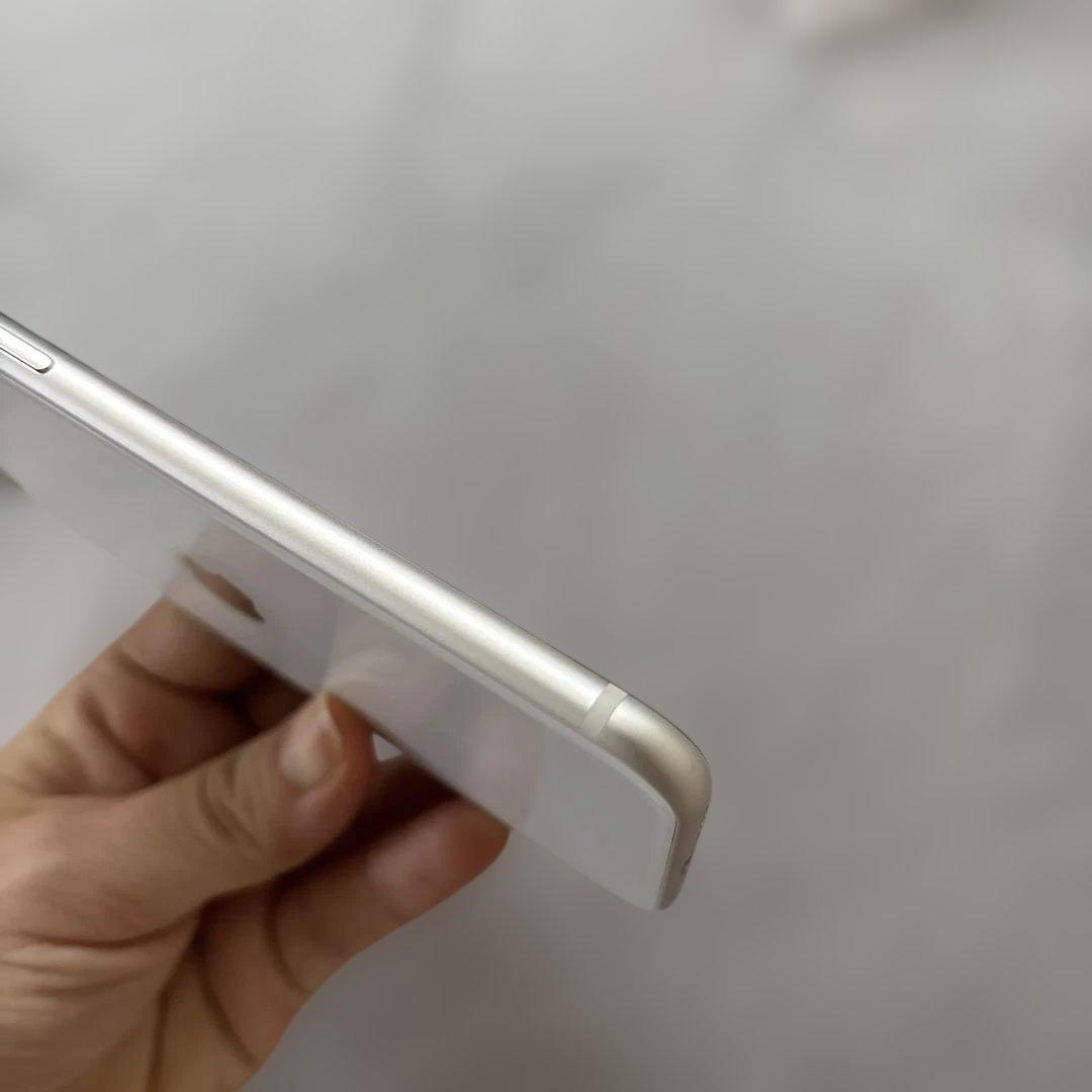 iPhone SE 第3世代　64GB スターホワイト