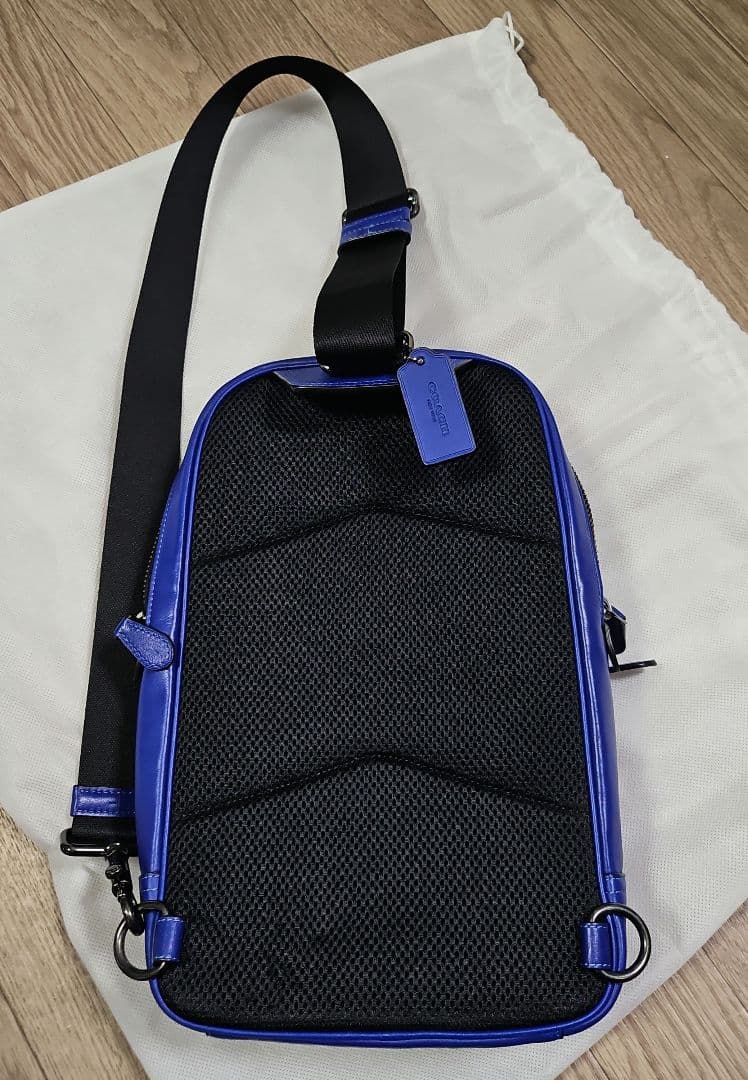 COACH ブルーレザー ボディバッグ