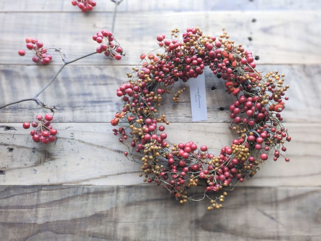 赤い木の実のリース　ナチュラルアンティーク　大きめ