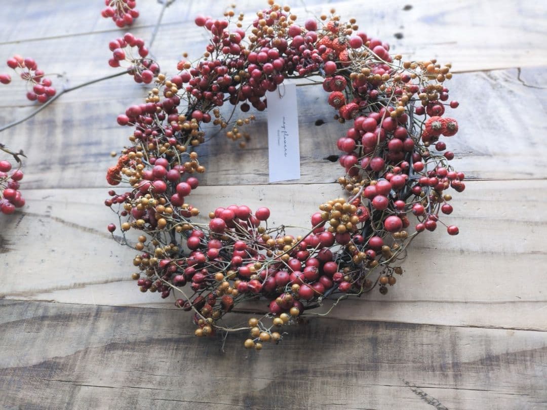 赤い木の実のリース　ナチュラルアンティーク　大きめ