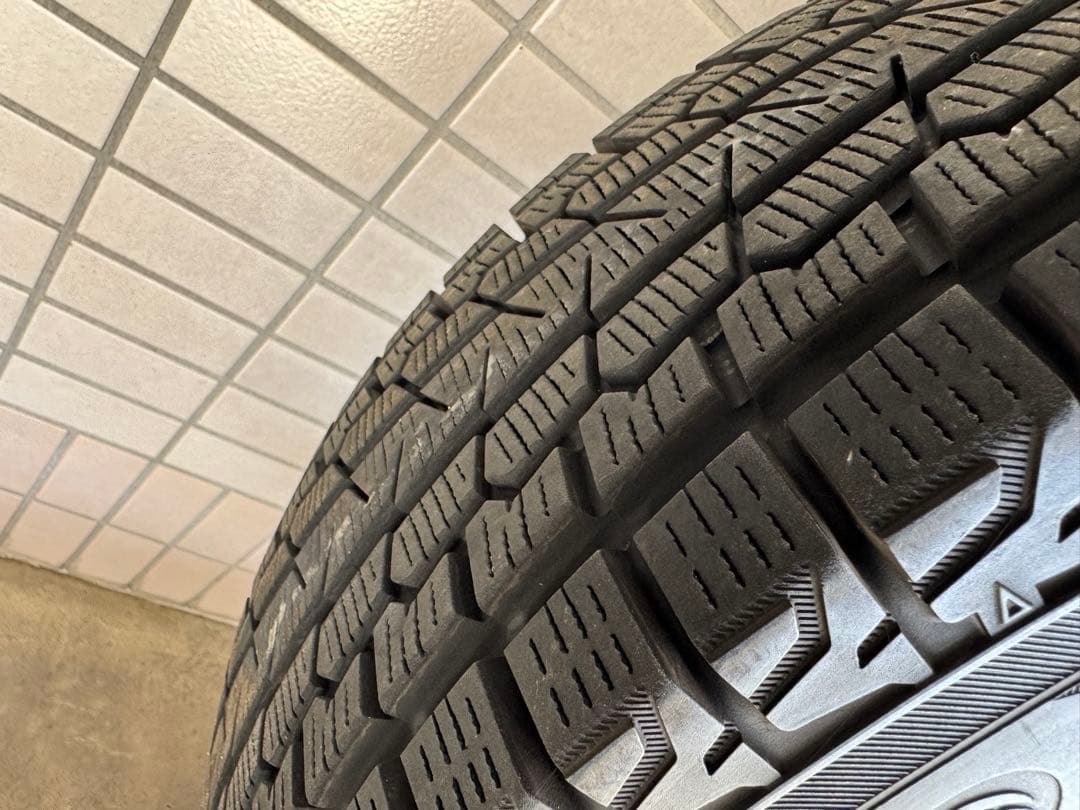 jb74 ジムニーシエラ　ジムニーノマド　スタッドレスタイヤ ホイール付き　4本