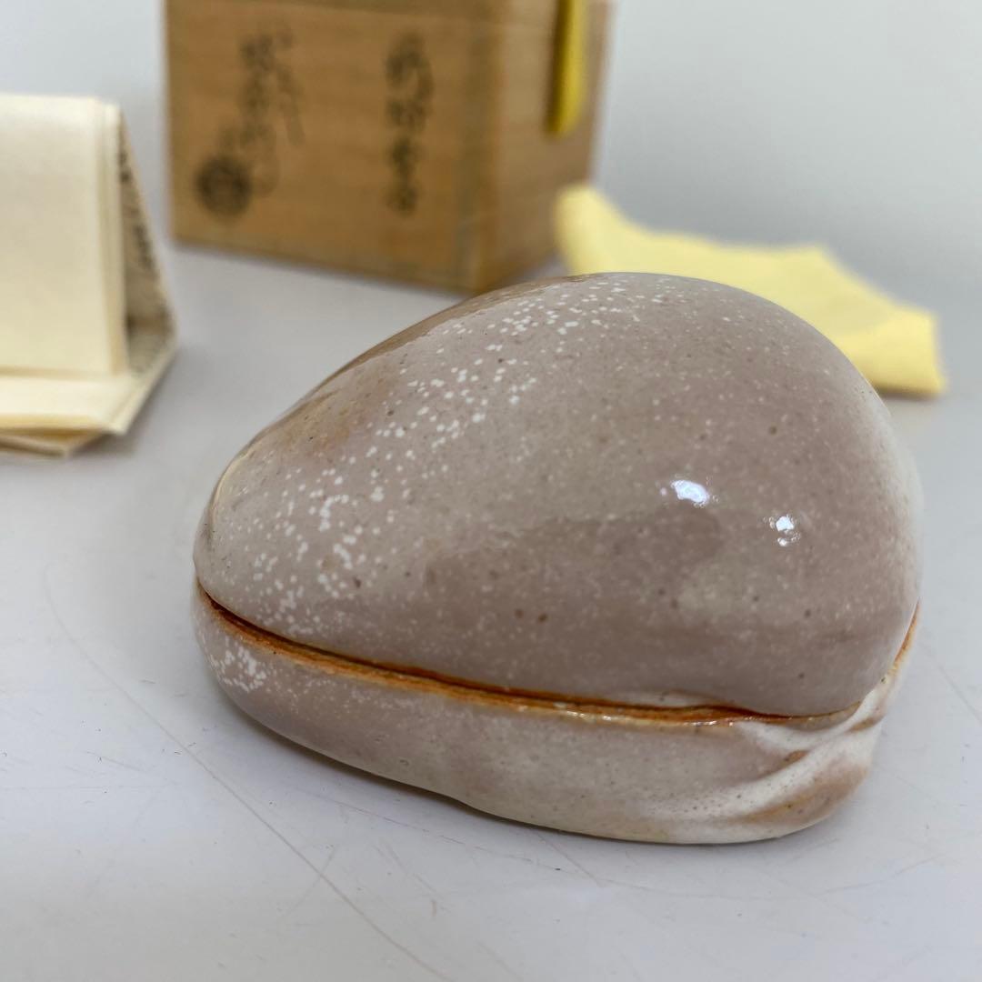 【共箱】萩　蛤香合　十五代　坂倉新兵衛造　布付き　山口県指定無形文化財