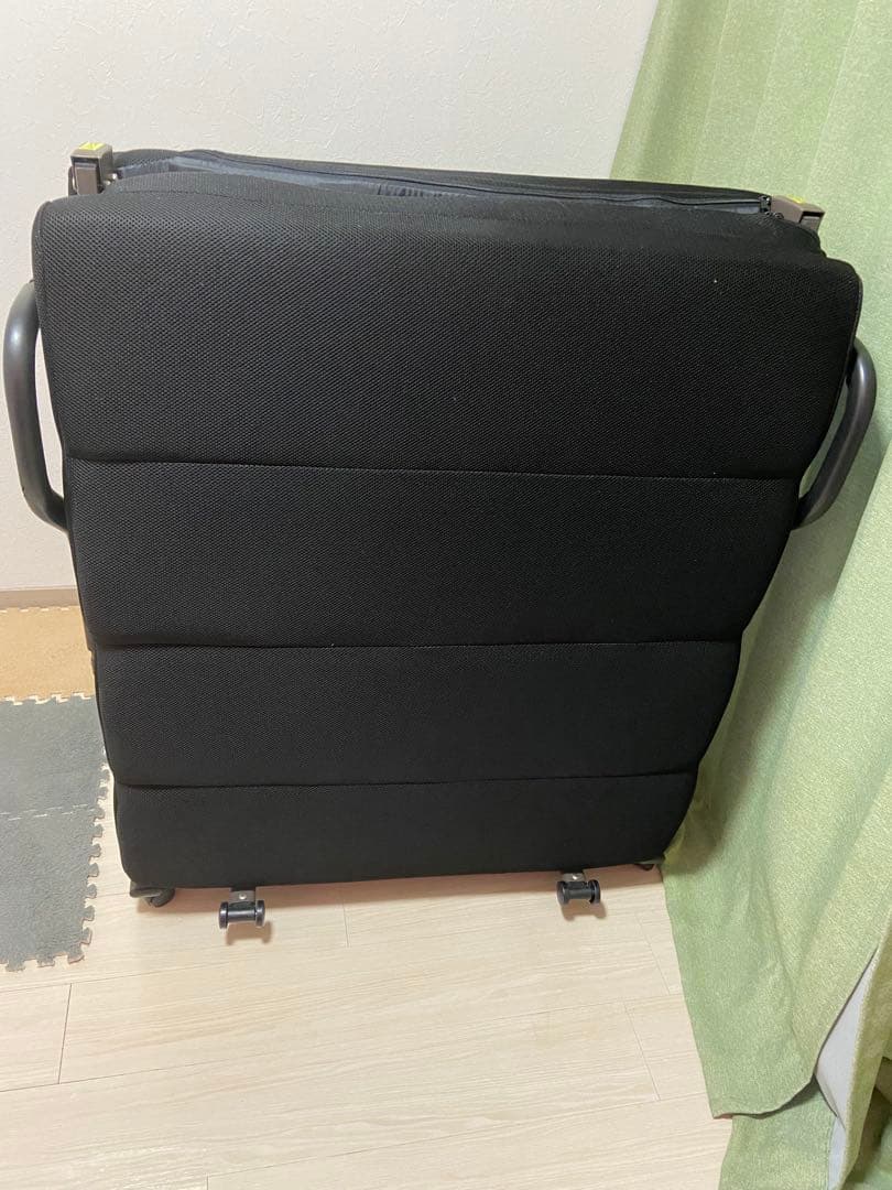 黒い折りたたみベッド キャスター付き