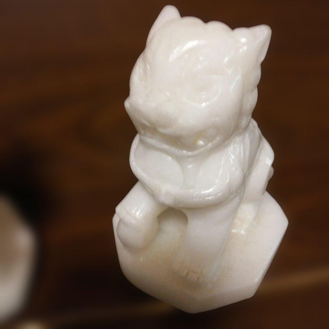 手彫り白玉石　獅子の置物 漢白玉獅子ペア　阿吽　台座八角形
