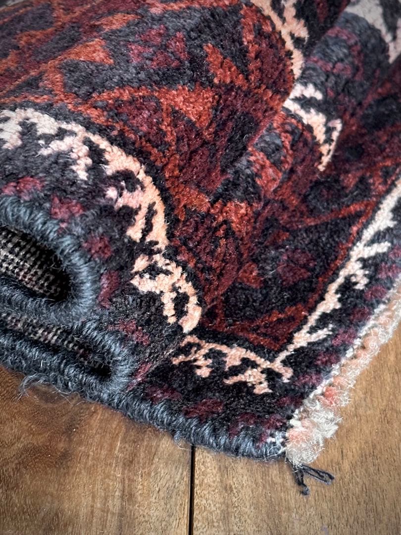 トライバルラグ　ヴィンテージラグ　ペルシャ絨毯　バルーチ族　プリミティブアート