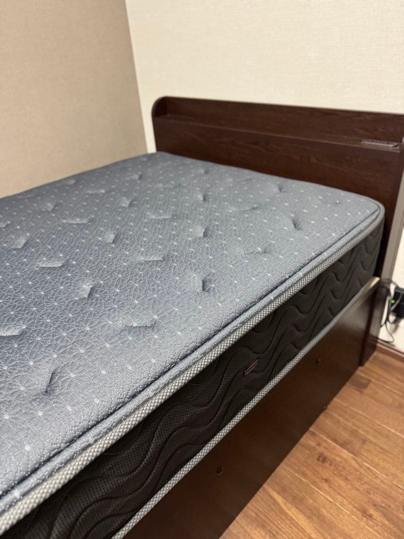 【オシマレジャパン】送料込　シングルベッドフレーム+マットレスセット