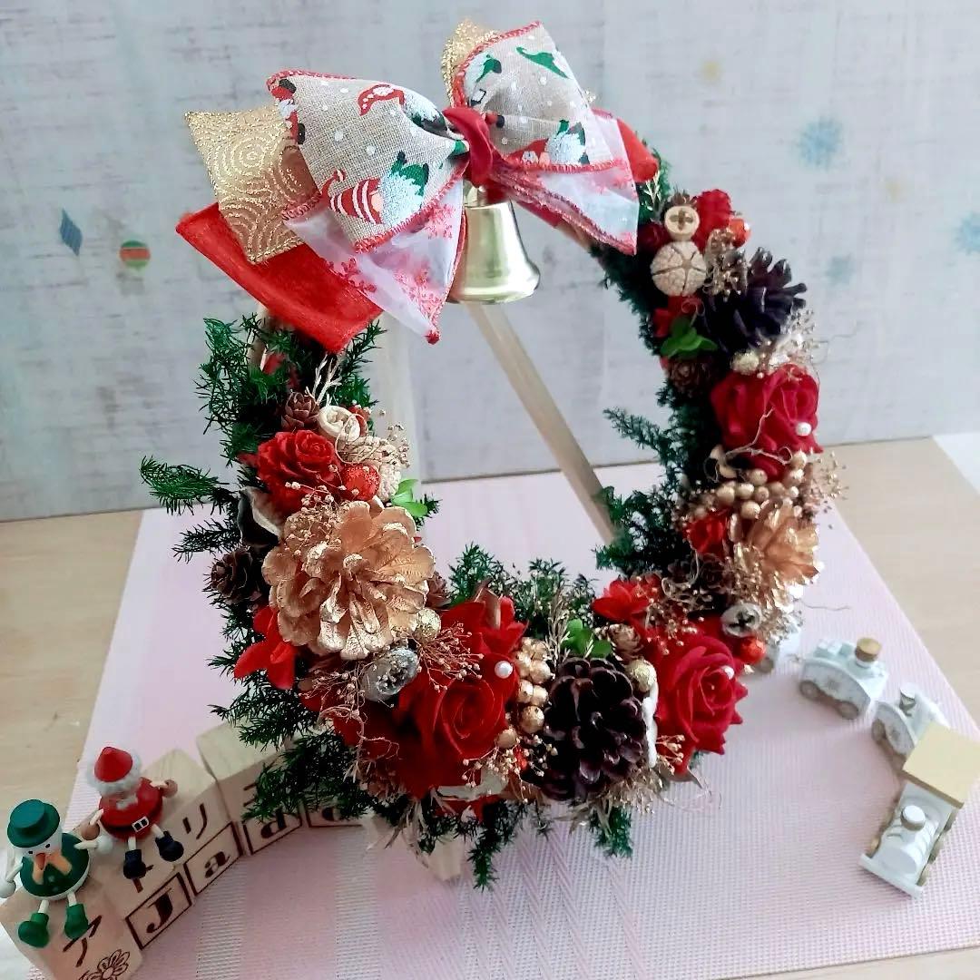 No127 どぉーんと大きめ❤︎赤バラと木の実のキラキラクリスマスリース