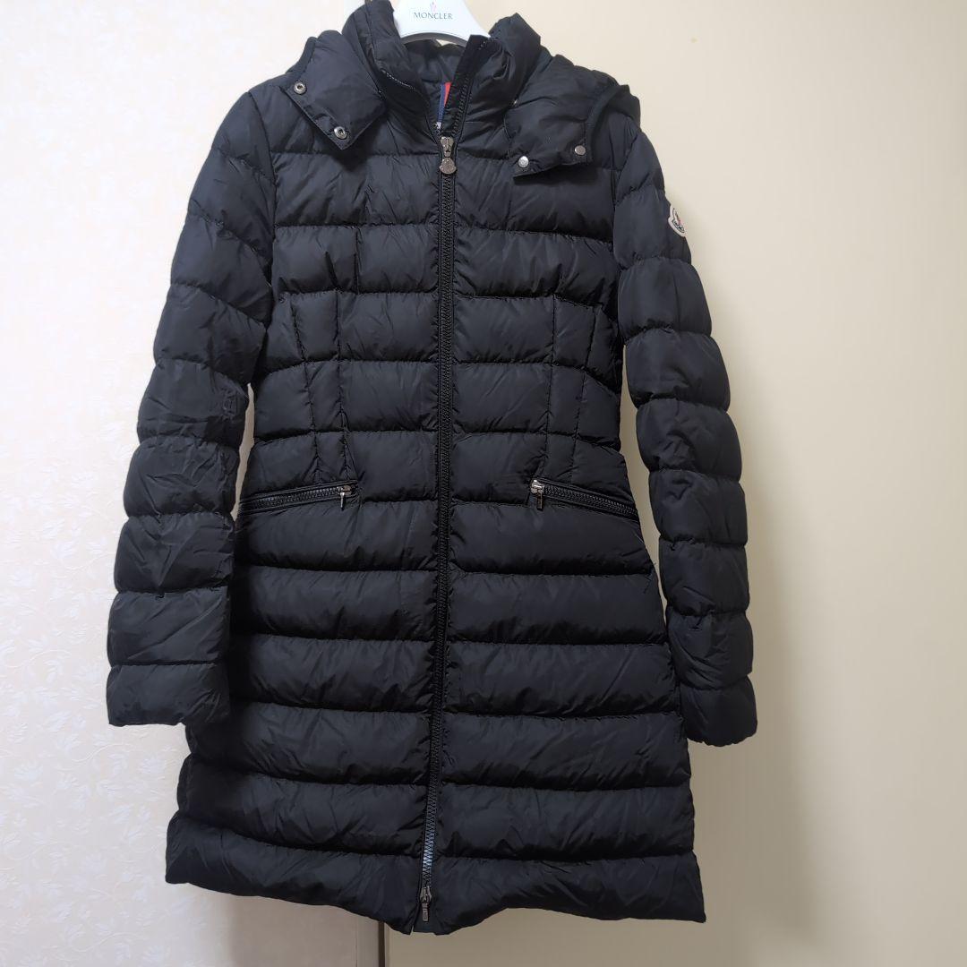 モンクレールジュニアダウンコートフード付き