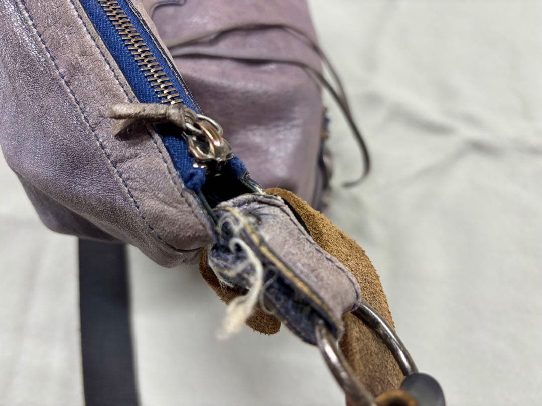 BALENCIAGA メッセンジャーバッグ。ショルダーバッグ。