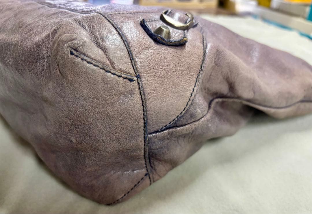 BALENCIAGA メッセンジャーバッグ。ショルダーバッグ。