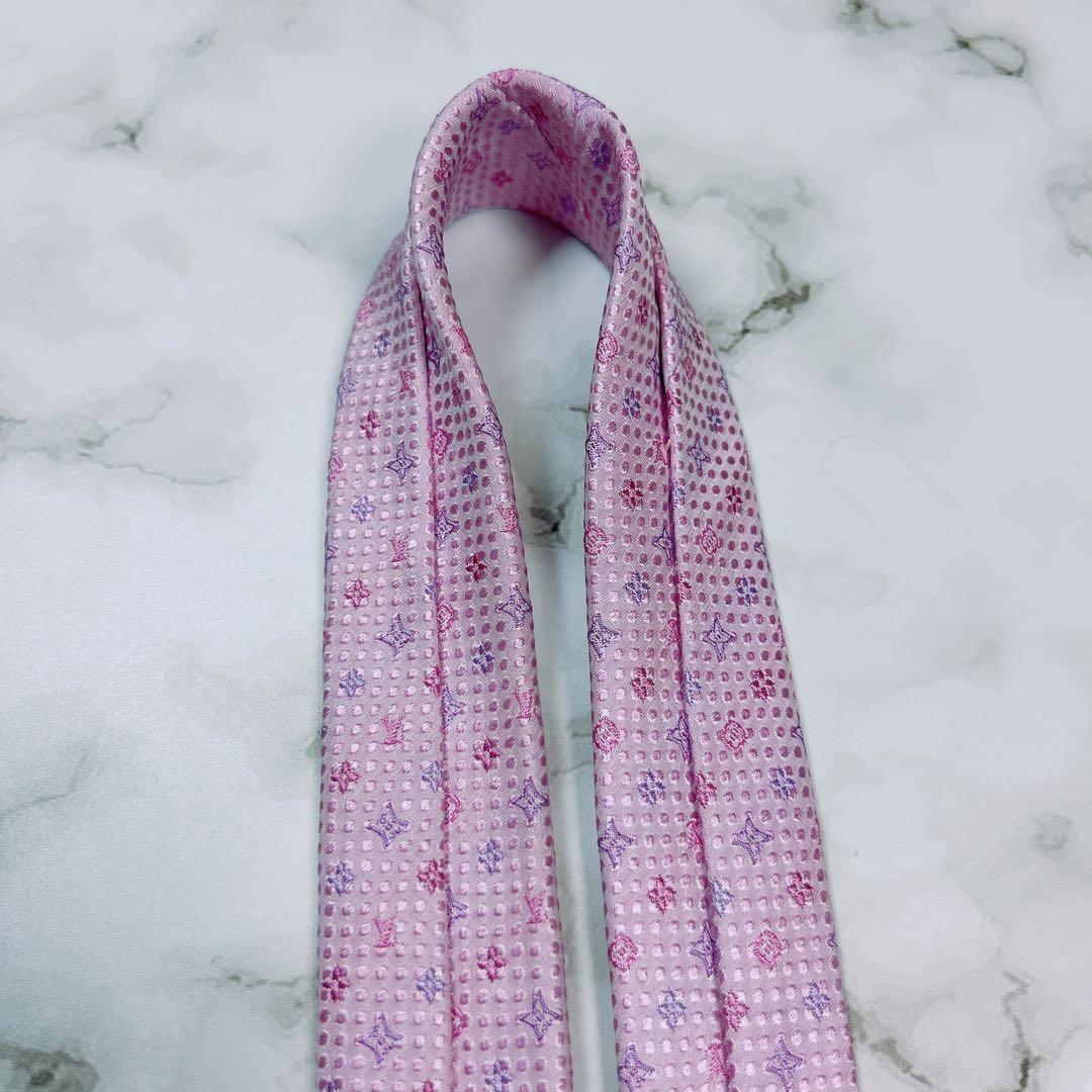 美品　現行　ルイヴィトン　ネクタイ　総柄　ロゴ　ピンク　光沢