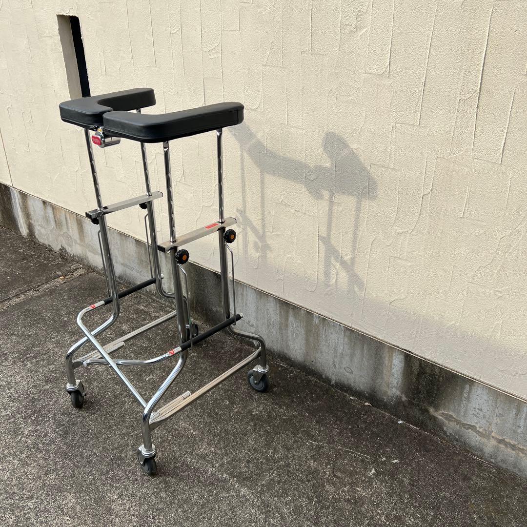 折りたたみ式歩行器 4キャスター付き