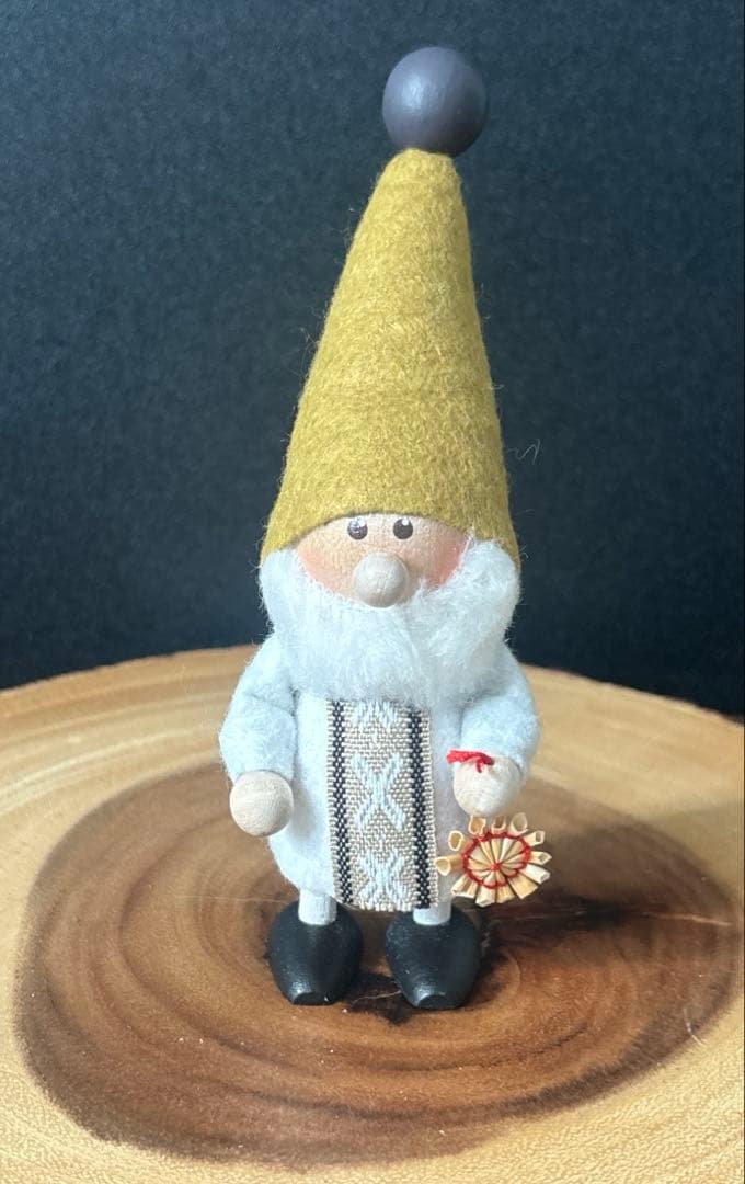 ノルディカニッセ　木製人形　ストローオーナメントを持ったサンタ