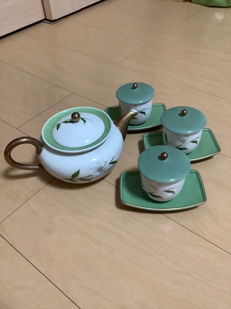 君島一郎　有田焼き・希少未使用茶器百合柄・4点set