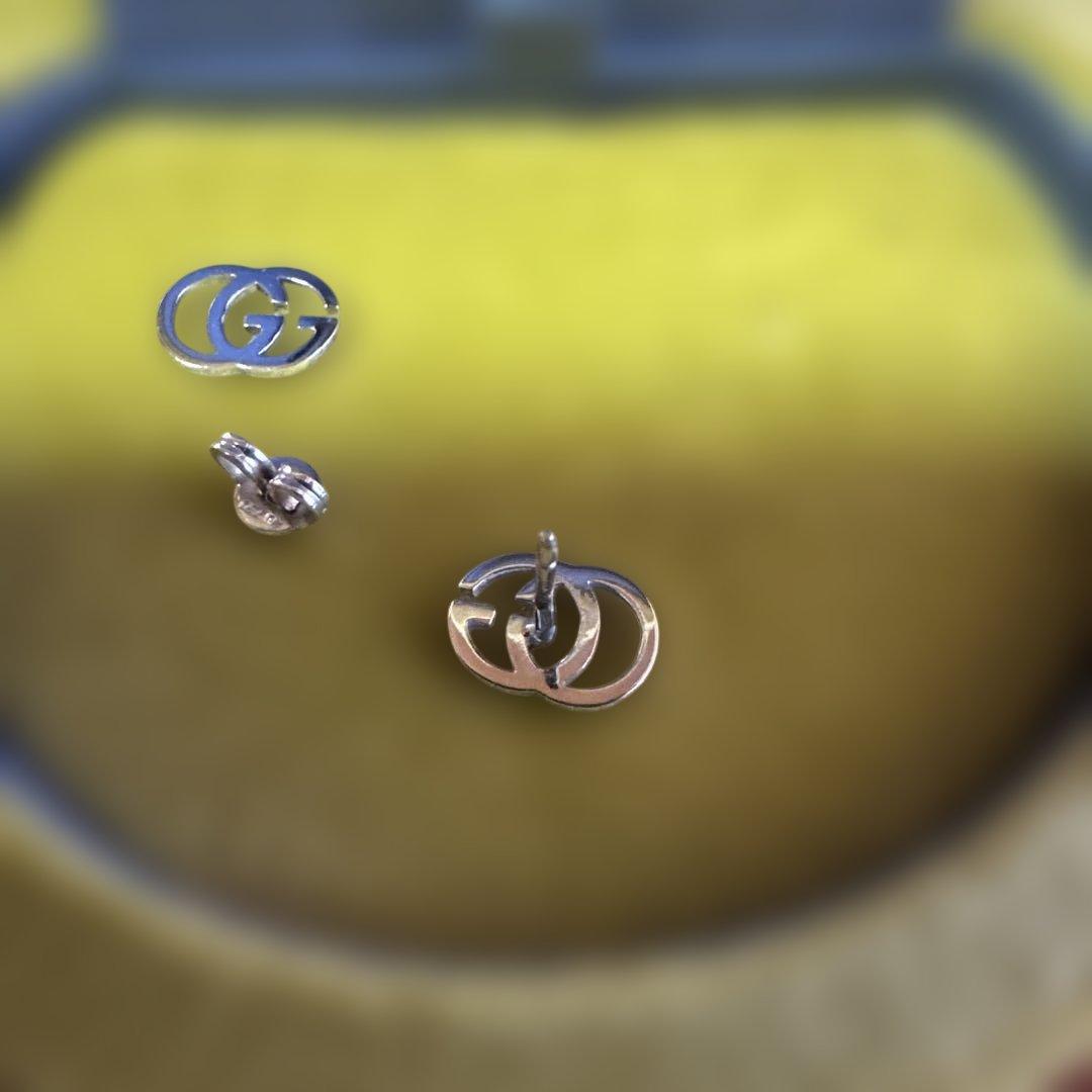 GUCCI GGロゴ シルバー片耳用ピアス