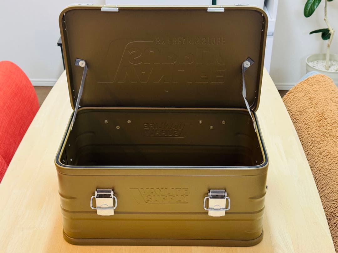 【美品】VANLIFE SUPPLY アルミコンテナ M フリークスストア