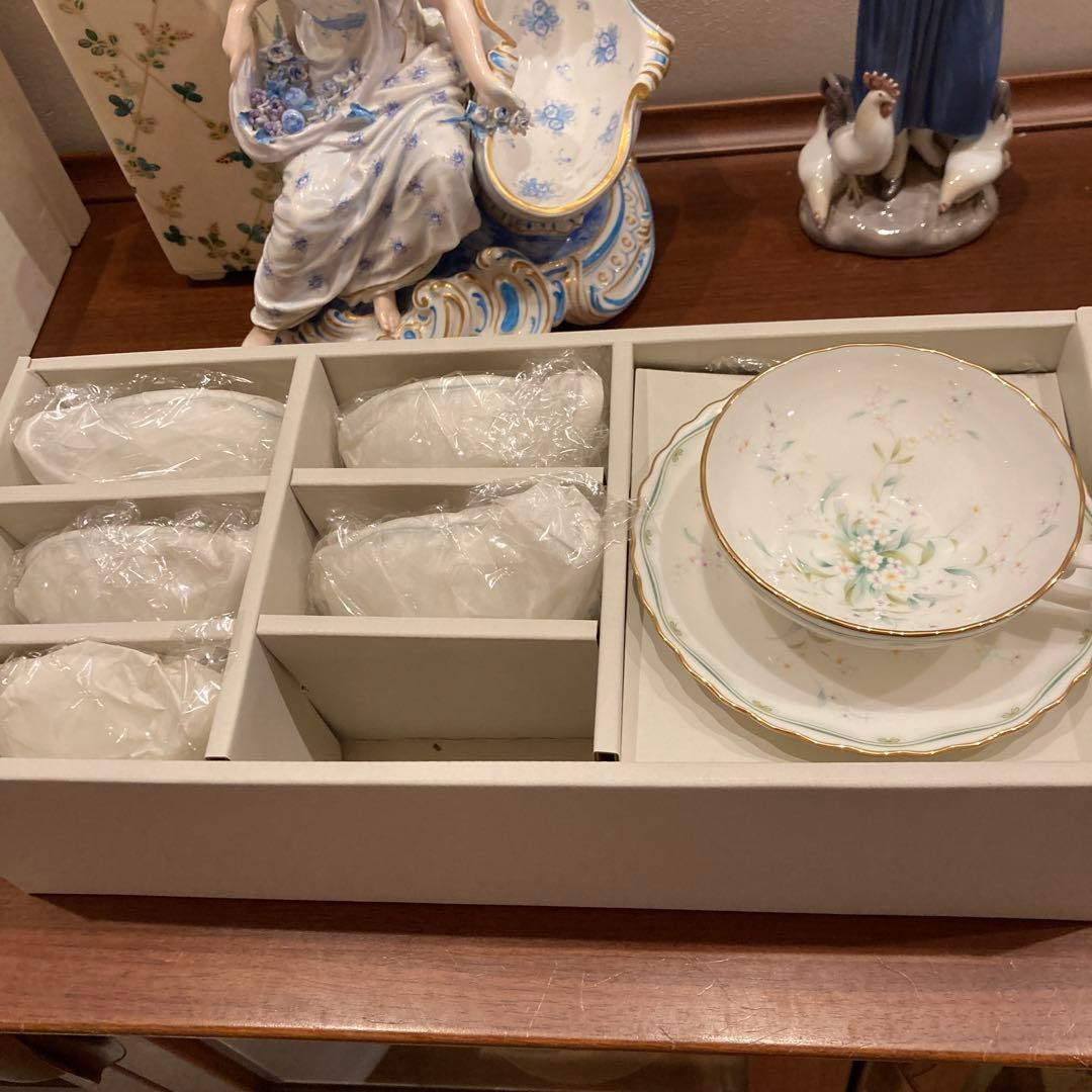 ノリタケ　白い小花のブーケ模様　６客　未使用