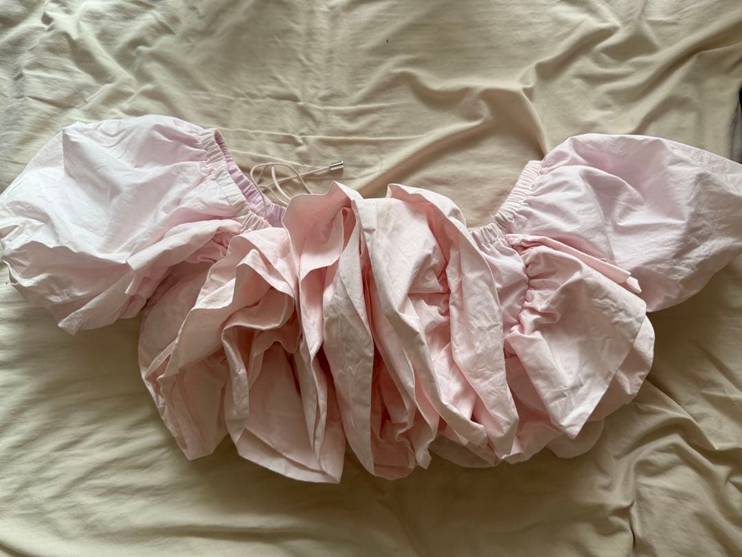 Andequal アンドコール ボリュームオフショルダーブラウス